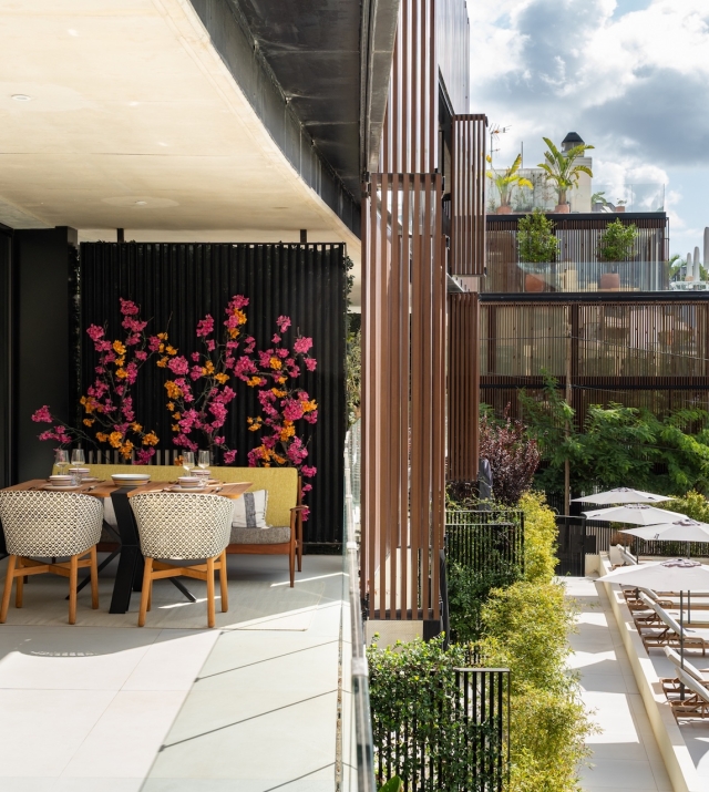 Resa Estates 3 slaapkamers Talamanca te koop sale Ibiza terrace and pool.jpg